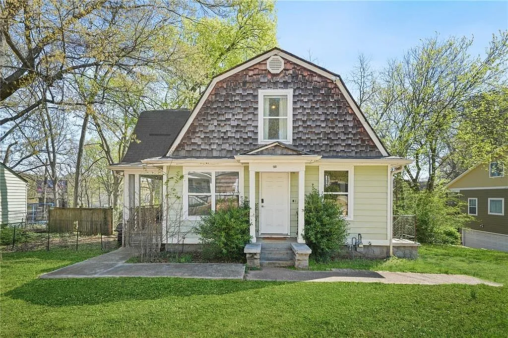 240 Lamon Avenue Southeast